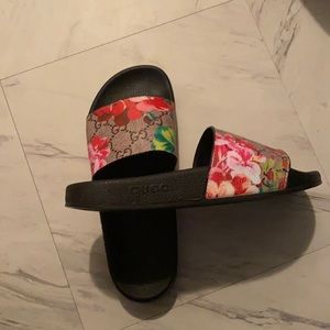 Floral print gucci slides